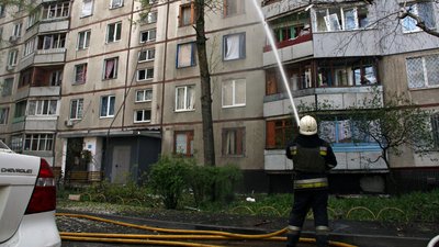 У Харкові російський снаряд влучив у 12-поверхівку: пожежу загасили У Харкові російський снаряд влучив у 12-поверхівку: пожежу загасили