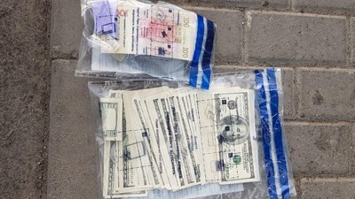 У Тернополі затримали керівника державної податкової інспекції на вимаганні 40 тисяч доларів У Тернополі затримали керівника державної податкової інспекції на вимаганні 40 тисяч доларів
