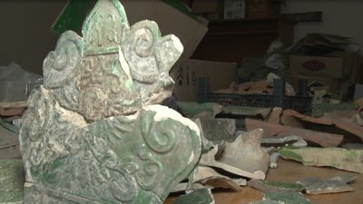 Шматки кахлю знайшли в підвалі під час розкопок Невицького замку