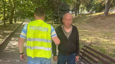 поліція, закон, боєприпаси, торгівля гранатами, підозра