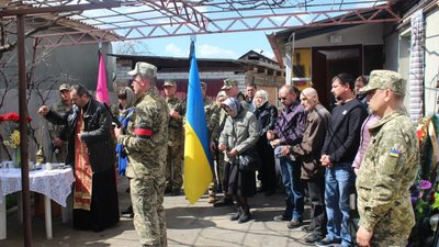 У Сумах поховали загиблого військового 27-ї артбригади Олексія Мірошніченка У Сумах поховали загиблого військового 27-ї артбригади Олексія Мірошніченка
