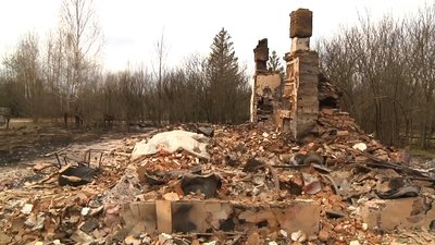 На Житомирщині погорільці з Магдина продовжують відбудовувати оселі, які згоріли навесні На Житомирщині погорільці з Магдина продовжують відбудовувати оселі, які згоріли навесні