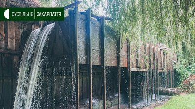 Двоє ковалів працюють в єдиній діючій в Україні водяній кузні Двоє ковалів працюють в єдиній діючій в Україні водяній кузні