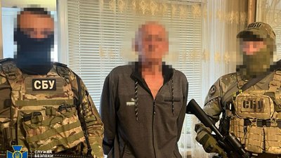 СБУ затримала двох чоловіків, які підозрюються у коригуванні ударів по Краматорську та Слов'янську