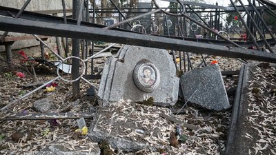 "Десь в районі кладовища бахнуло": наслідки ракетного обстрілу Сум 17 березня "Десь в районі кладовища бахнуло": наслідки ракетного обстрілу Сум 17 березня