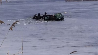 На Запоріжжі рятувальники дістали з водойми тіло чоловіка На Запоріжжі рятувальники дістали з водойми тіло чоловіка