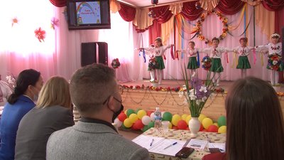 Співали, танцювали та декламували вірші: в інтернаті на Черкащині відбувся конкурс талантів