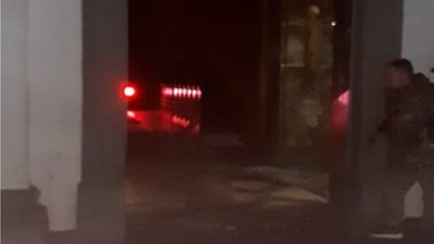 Автомобіль в’їхав в Архикатедральний собор Автомобіль в’їхав в Архикатедральний собор