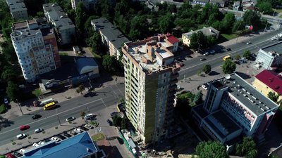 Прибирав сміття: у Чернігові з 13 поверху недобудови впав працівник
