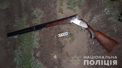 На Дніпропетровщині чоловік поранив підлітка, вистеливши з мисливської рушниці На Дніпропетровщині чоловік поранив підлітка, вистеливши з мисливської рушниці