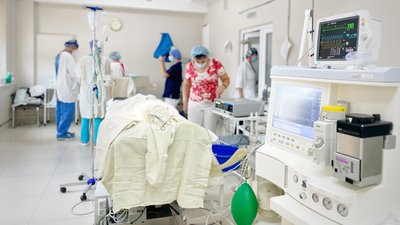 Львівські лікарі та отоларинголог Міхаель Рудес з Австрії прооперували дітей Львівські лікарі та отоларинголог Міхаель Рудес з Австрії прооперували дітей