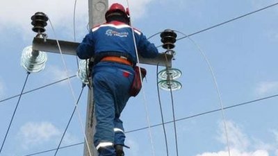 У восьми селах Новокаховської громади, які дві доби перебували без електрики, відновили електропостачання