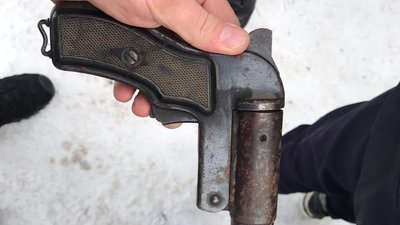 На Рівненщині затримали парубка, який продавав вогнепальну зброю – прокуратура