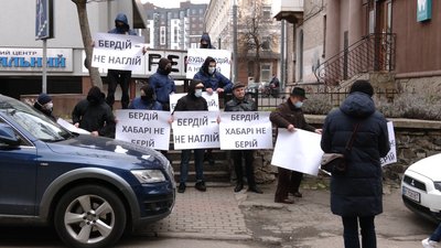 У Рівному через суд добиваються демонтажу пам'ятника у центрі міста У Рівному через суд добиваються демонтажу пам'ятника у центрі міста