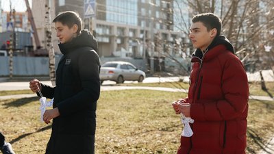 "Не кожен приходить на заходи, але добре, щоб кожен пам’ятав". Як у Чернівцях вшановують пам'ять Героїв Небесної Сотні "Не кожен приходить на заходи, але добре, щоб кожен пам’ятав". Як у Чернівцях вшановують пам'ять Героїв Небесної Сотні