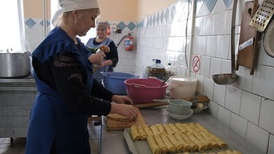 "Годують тричі на день": як громада на Вінниччині допомагає здолати окупанта