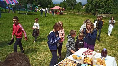 Волонтери з Тернопільщини зібрали гроші для односельців, які захищають Україну Волонтери з Тернопільщини зібрали гроші для односельців, які захищають Україну