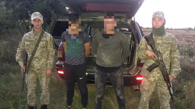 7250 пачок сигарет до Угорщини: попереджувальні постріли зупинили контрабандистів