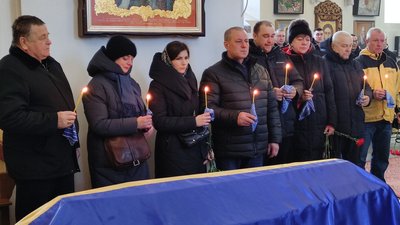 "Мам, а хто, як не я?": у Полтаві попрощалися із воїнами Сергієм Шатравою та Михайлом Богомоловим