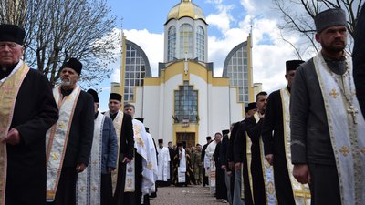 На Тернопільщині прощаються з бійцем, екснардепом Олегом Барною На Тернопільщині прощаються з бійцем, екснардепом Олегом Барною