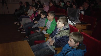 У Житомирському ляльковому театрі показали благодійну виставу дітям з інвалідністю У Житомирському ляльковому театрі показали благодійну виставу дітям з інвалідністю