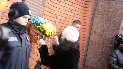 Кропивничанка вшановує пам’ять Героїв Крут, 29 січня 2024 року Кропивничанка вшановує пам’ять Героїв Крут, 29 січня 2024 року