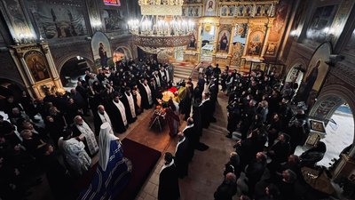 У Мукачеві попрощалися з полеглим захисником Романом Цендрою У Мукачеві попрощалися з полеглим захисником Романом Цендрою