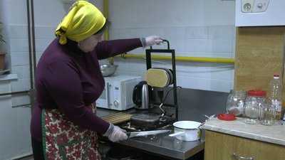 Майже 1000 різдвяних оплаток спекли волонтери в Перечині Майже 1000 різдвяних оплаток спекли волонтери в Перечині
