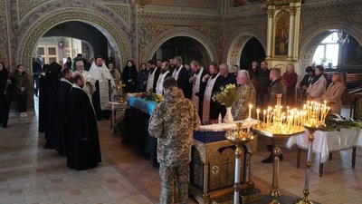 У Мукачеві попрощалися з полеглим на війні захисником Ростиславом Діусом У Мукачеві попрощалися з полеглим на війні захисником Ростиславом Діусом