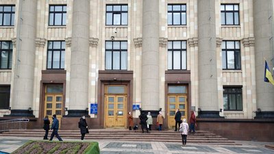 Невідомі "замінували" будівлю Харківської облдержадміністрацїі Невідомі "замінували" будівлю Харківської облдержадміністрацїі