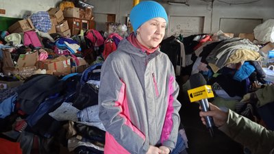 "Допомагаємо таким, як ми самі" – в Житомирі діє волонтерський центр, де працюють переселенці "Допомагаємо таким, як ми самі" – в Житомирі діє волонтерський центр, де працюють переселенці