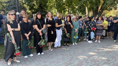 На панахиду у Полтаві прийшли рідні та знайомі Володимира Черниша На панахиду у Полтаві прийшли рідні та знайомі Володимира Черниша