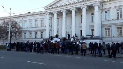У Полтаві влаштували акцію протесту через забудову біля Прирічкового парку У Полтаві влаштували акцію протесту через забудову біля Прирічкового парку