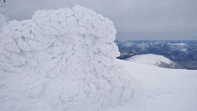 Гірський рятувальник виклав фото засніженої обсерваторії "Білий Слон" Гірський рятувальник виклав фото засніженої обсерваторії "Білий Слон"