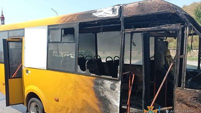 У Бердянську під час руху загорілася маршрутка У Бердянську під час руху загорілася маршрутка