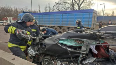 В Одесі зіткнулися три автівки: загинула жінка В Одесі зіткнулися три автівки: загинула жінка