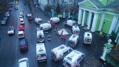В Одесі біля лікарні для хворих на COVID утворилася черга "швидких"