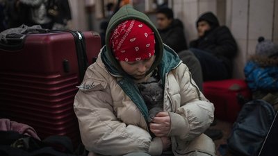 Людей, які вимушено переїхали на Львівщину, просять повідомляти про злочини РФ