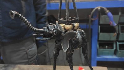 Підшипники, шестерні, гайки та болти: як на Одещині створюють скульптури з металобрухту Підшипники, шестерні, гайки та болти: як на Одещині створюють скульптури з металобрухту