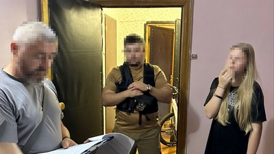 У Черкасах викрили двох учнів, які "мінували" ОДА і торговельний центр У Черкасах викрили двох учнів, які "мінували" ОДА і торговельний центр