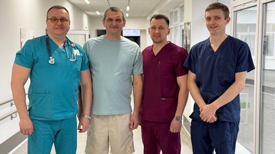 Юрій Пиріг з медками Лікарні святого Луки
