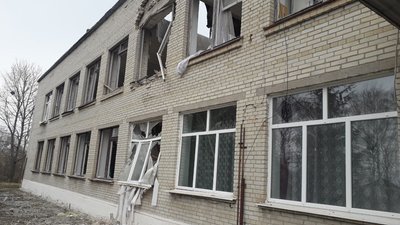 "Вони летіли прямо над нами". Російські війська зруйнували школу на Сумщині