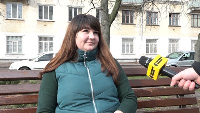 Зняли за 15 хвилин: у Житомирі демонтували бюст російському письменнику Олександру Пушкіну Зняли за 15 хвилин: у Житомирі демонтували бюст російському письменнику Олександру Пушкіну