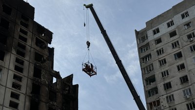 У Харкові пролунали вибухи: є поранені, пожежі в будинках та супермаркеті