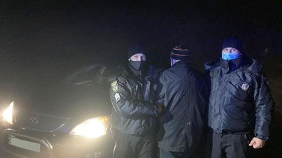 На Чернігівщині 80-річний пенсіонер викрав «Лексус» з-під сільради