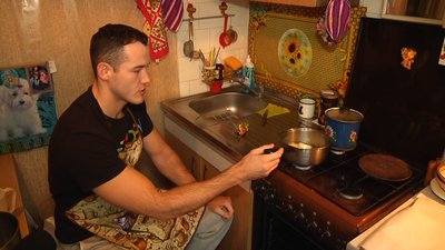 Еклери від Валери – житомирянин Валерій Філатов на карантині навчився пекти солодощі Еклери від Валери – житомирянин Валерій Філатов на карантині навчився пекти солодощі