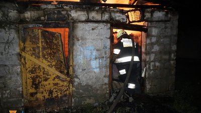 У Дніпрі вночі згоріло понад 200 м² сараїв