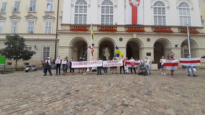 "Боротьба триває": у Львові білоруси влаштували акцію до річниці протестів "Боротьба триває": у Львові білоруси влаштували акцію до річниці протестів