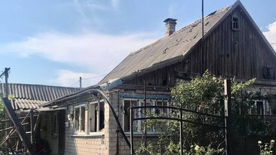 Російські війська вдарили по житлових кварталах Марганця на Дніпропетровщині: четверо людей поранені, є руйнування
