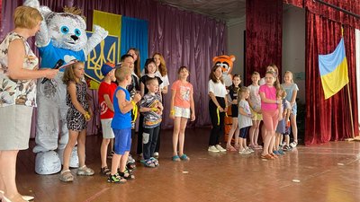 Руханки, майстер-класи та ігри: як у Вінниці діти-переселенці відпочивають у літньому таборі Руханки, майстер-класи та ігри: як у Вінниці діти-переселенці відпочивають у літньому таборі